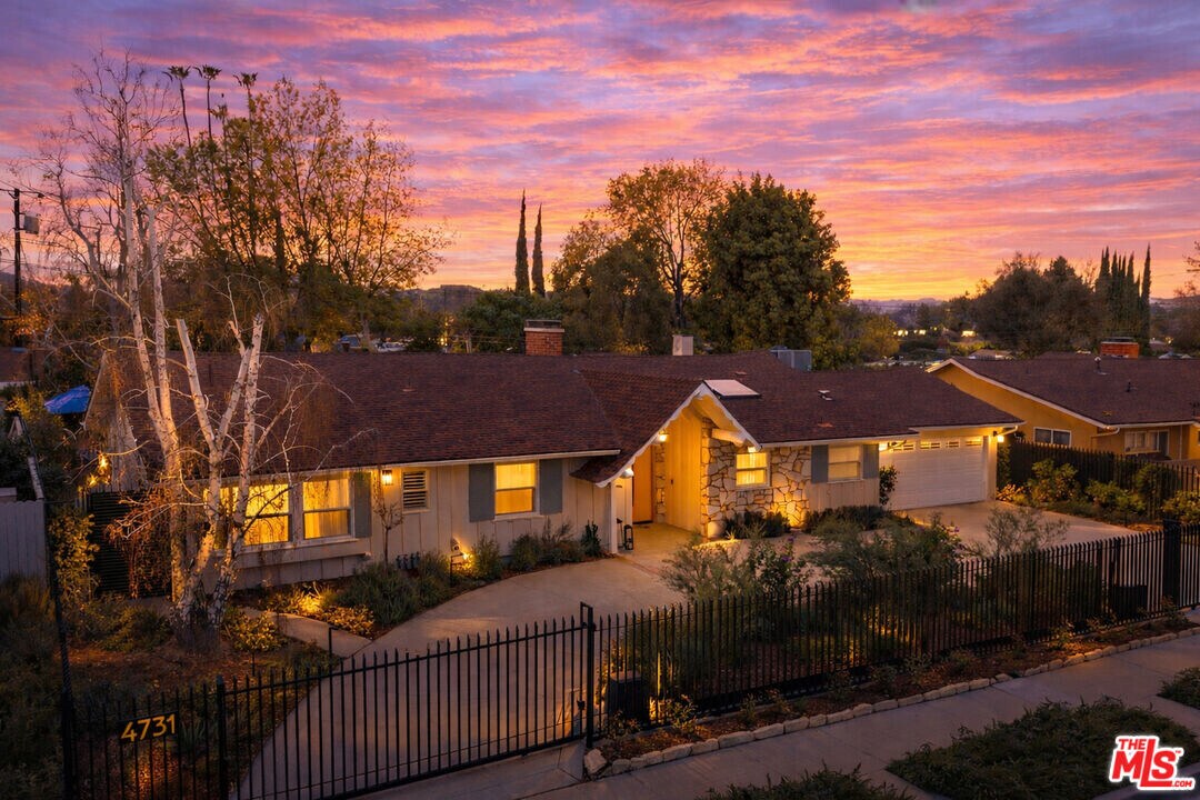 4731 Deseret Dr in Los Angeles, CA - Building Photo