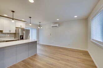 15608 E Shore Dr in Lynnwood, WA - Building Photo - Building Photo