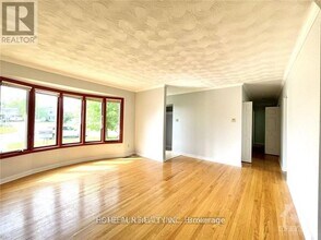 27 Oakview Ave in Ottawa, ON - Building Photo - Building Photo
