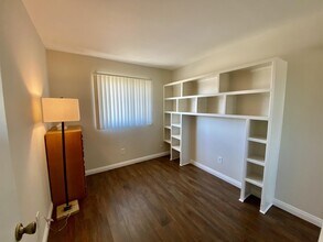 311 Carriage Dr in Santa Ana, CA - Building Photo - Building Photo