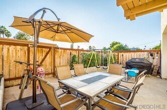 1651 S Juniper St in Escondido, CA - Foto de edificio - Building Photo