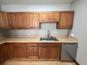 5402 S 77th St in Ralston, NE - Building Photo - Building Photo