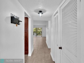 6475 W Oakland Park Blvd in Lauderhill, FL - Building Photo - Building Photo