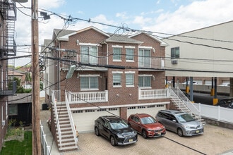 11-17 W Washington Pl in Palisades Park, NJ - Foto de edificio - Building Photo