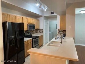 10075 Gate Pkwy in Jacksonville, FL - Building Photo - Building Photo
