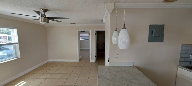 1401 Holly Heights Dr, Unit 1 in Fort Lauderdale, FL - Foto de edificio - Building Photo