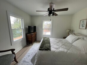 506 S Spring Ave in Fuquay Varina, NC - Foto de edificio - Building Photo