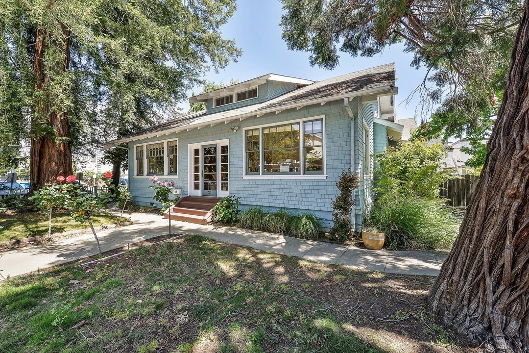 19-23 Birch St in Redwood City, CA - Foto de edificio