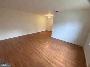 810 S Arlington Mill Dr in Arlington, VA - Building Photo - Building Photo