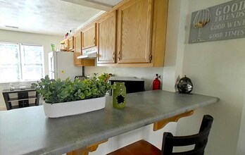 Crimson Court Grant Street in Indiana, PA - Building Photo - Interior Photo