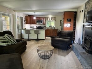 15 Lake Rd in Newtown, CT - Building Photo - Building Photo