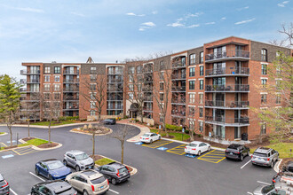 RiverPlace Condominiums in Naperville, IL - Building Photo - Building Photo