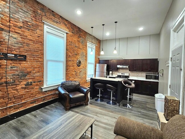 property at 4 N Park Pl