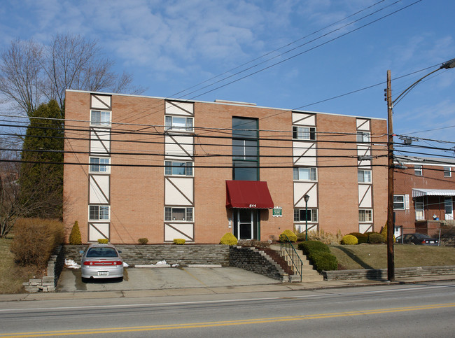 511 Freeport Rd in Pittsburgh, PA - Foto de edificio - Building Photo