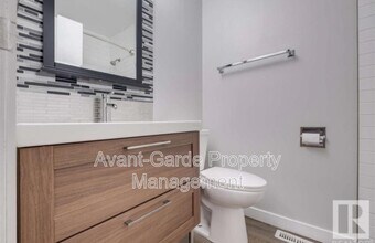 748 Saddleback Rd NW in Edmonton, AB - Building Photo - Building Photo