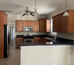 828 Hidalgo St in New Orleans, LA - Building Photo - Building Photo