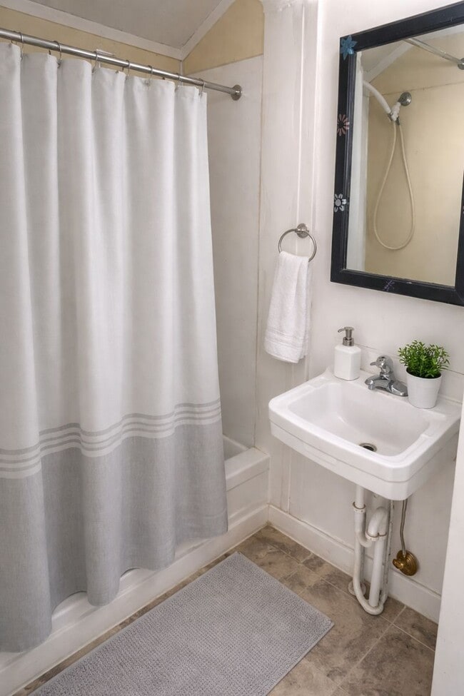 169 N Union St, Unit 3 in Sparta, MI - Building Photo - Building Photo