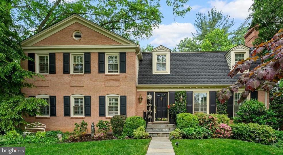 7223 Van Ness Ct in McLean, VA - Building Photo