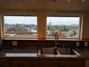 657 Pleasant Ave in Bremerton, WA - Building Photo - Building Photo