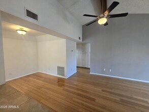 925 N College Ave in Tempe, AZ - Foto de edificio - Building Photo