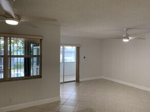 124 Stratford I in West Palm Beach, FL - Building Photo - Building Photo
