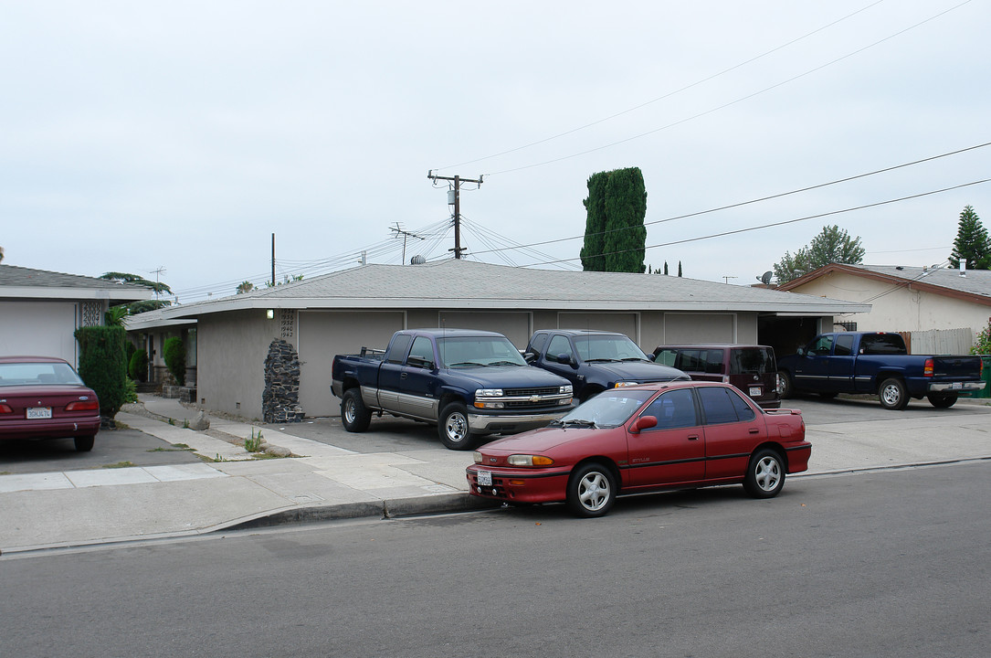 1934 E Palmyra Ave in Orange, CA - Building Photo