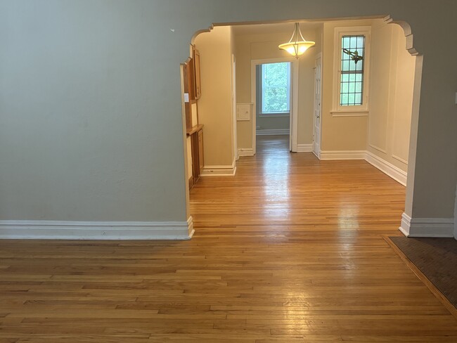 7222 Forsyth Blvd, Unit Unit 1 in St. Louis, MO - Foto de edificio - Building Photo