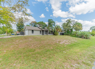 602 SE Ridgely Ave in Port St. Lucie, FL - Building Photo - Building Photo