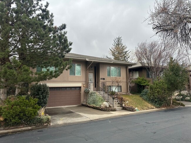 3851 S Eagle Point Dr in Salt Lake City, UT - Building Photo - Building Photo