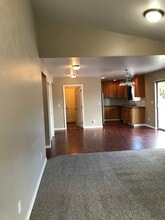 309 N 10th St in Selah, WA - Building Photo - Building Photo