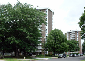 17-27 Saab Court in Springfield, MA - Building Photo