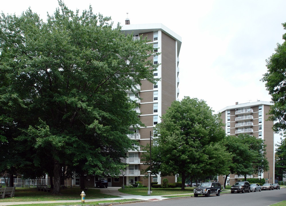 17-27 Saab Court in Springfield, MA - Foto de edificio