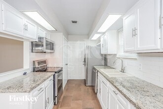 10819 Sagewind Dr in Houston, TX - Foto de edificio - Building Photo