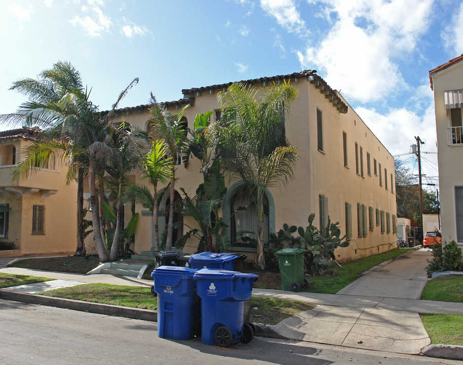 419 N Genesee Ave in Los Angeles, CA - Building Photo