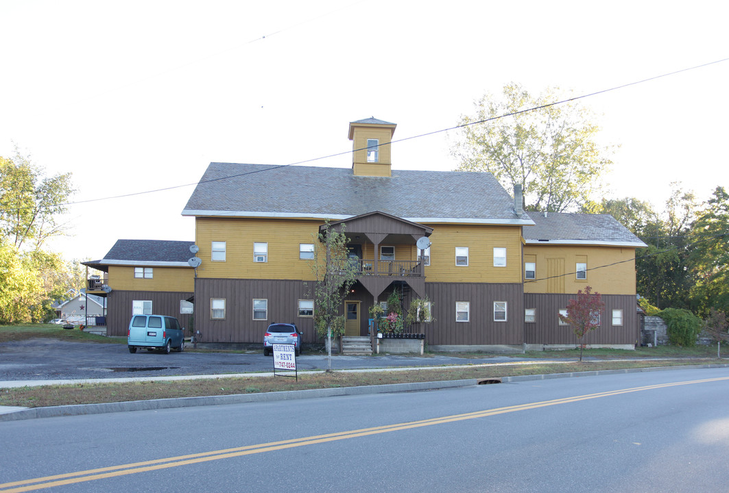 48 Broadway in Fort Edward, NY - Foto de edificio