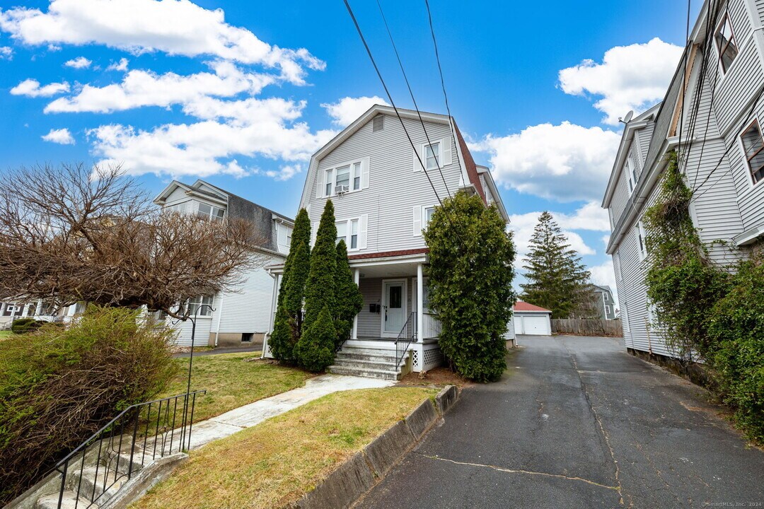 15 Kingston St in West Hartford, CT - Building Photo