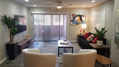 12222 N Paradise Vlg Pkwy S in Phoenix, AZ - Building Photo - Building Photo