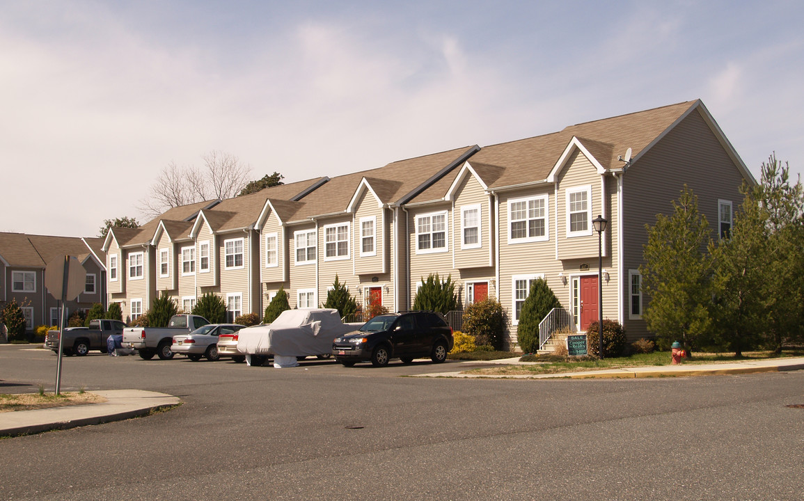 102 Laurel Ct in Laurel, DE - Building Photo