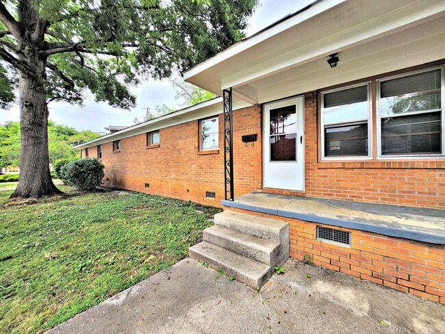 212 White St NE in Huntsville, AL - Building Photo - Building Photo