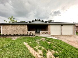 3106 Stacy Ln in Deer Park, TX - Building Photo