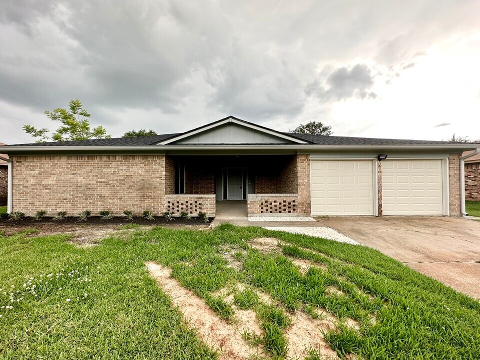 3106 Stacy Ln in Deer Park, TX - Foto de edificio