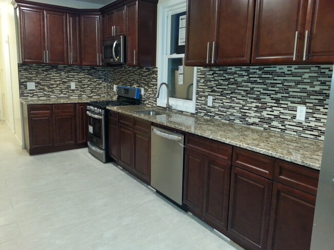 17 W 34th St, Unit #1   17 W 34th street in Bayonne, NJ - Building Photo - Building Photo