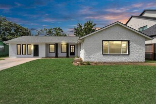 8034 Ridgeview Dr in Houston, TX - Building Photo