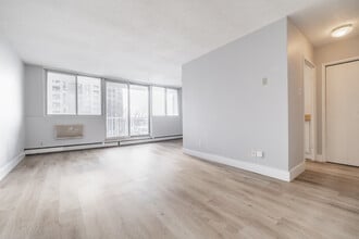 Gloucester Apartments in Ottawa, ON - Foto de edificio - Interior Photo