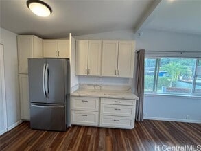 1460 Hoohulu St in Pearl City, HI - Building Photo - Building Photo