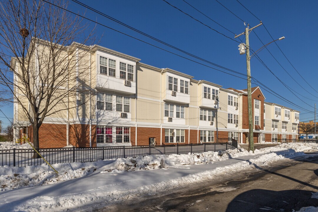 Hall Commons in Bridgeport, CT - Building Photo