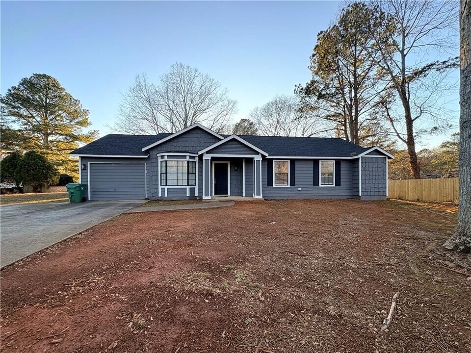 3929 Flakes Mill Rd in Decatur, GA - Building Photo