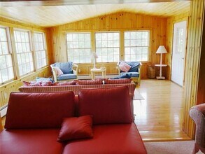 140 Treasure Rd in Narragansett, RI - Building Photo - Building Photo