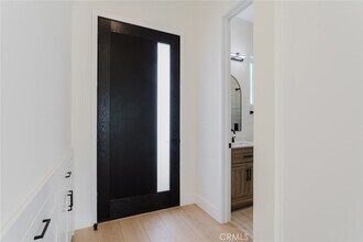 6329 Ranchito Ave in Los Angeles, CA - Building Photo - Building Photo