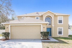 11515 Linden Dr in Spring Hill, FL - Building Photo